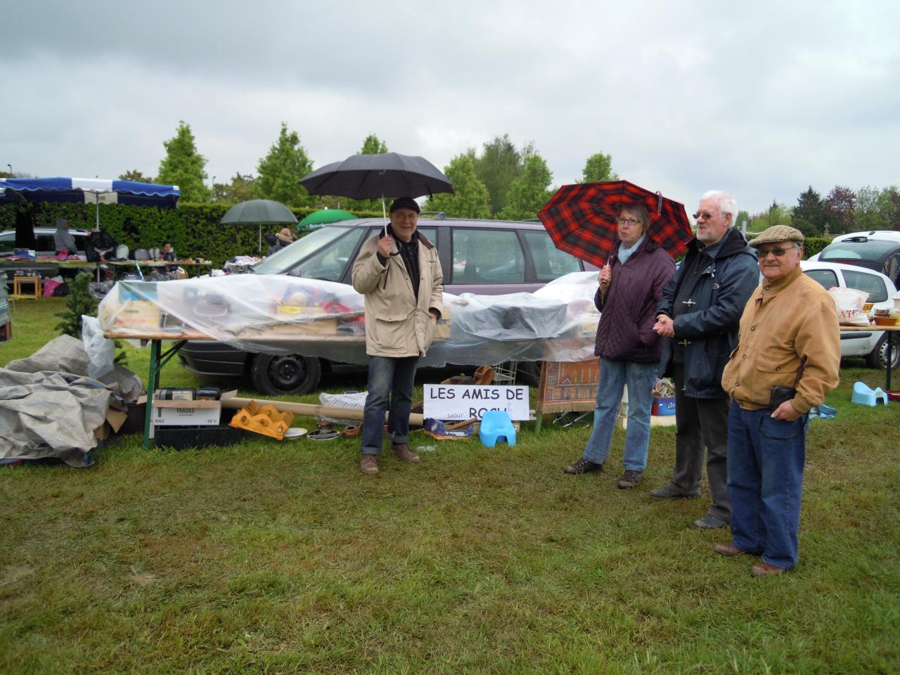 Vide grenier du 6 mai 2012 au stade de Courteille.