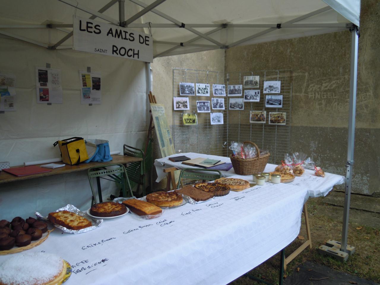 Une très belle vente de gâteaux au profit de la restauration