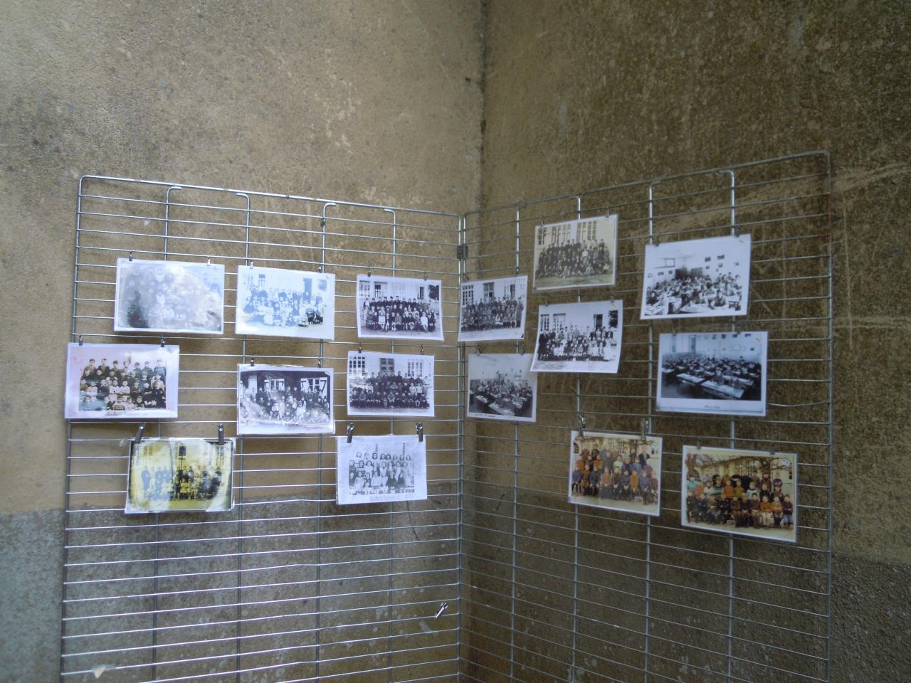 L'exposition d'anciennes photos de classe